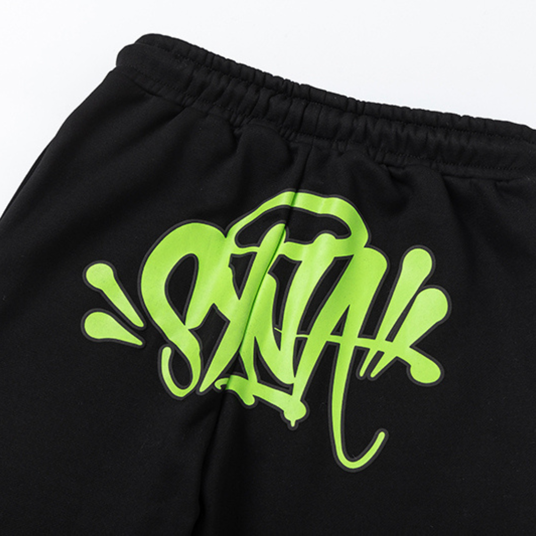 Chándal negro y verde de Syna World