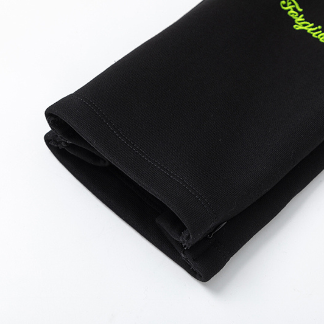 Chándal negro y verde de Syna World