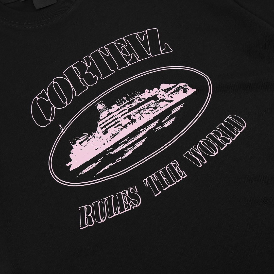 Camiseta negra Rules The World