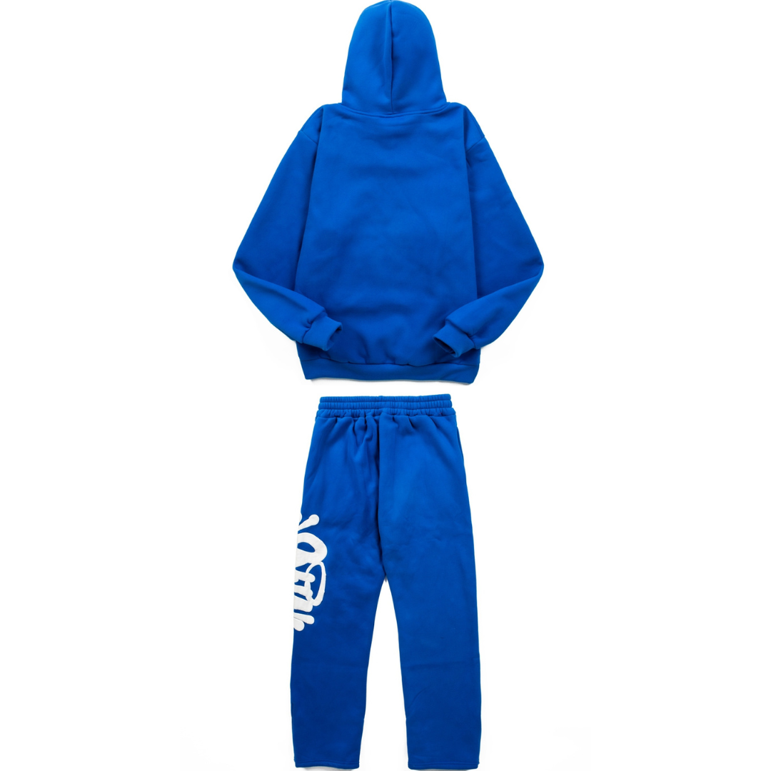 Chándal azul con monograma de Syna World