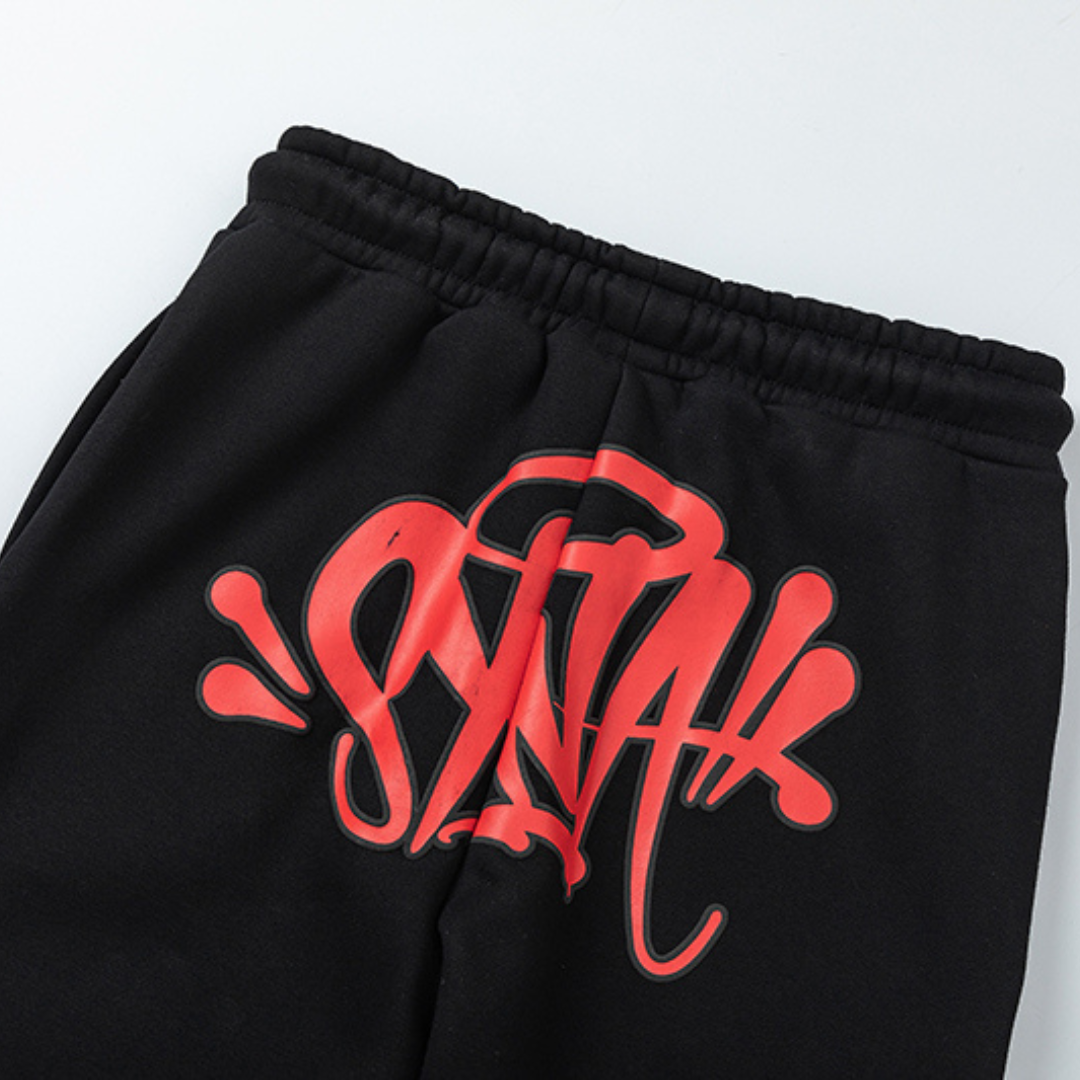 Chándal negro y rojo de Syna World