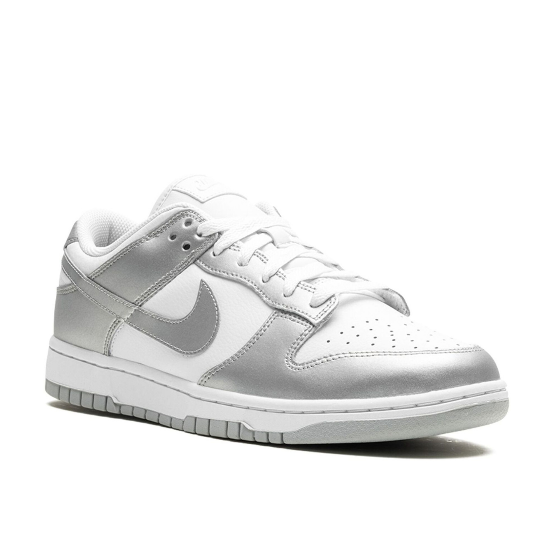 Dunk Low "Metallic Silver"